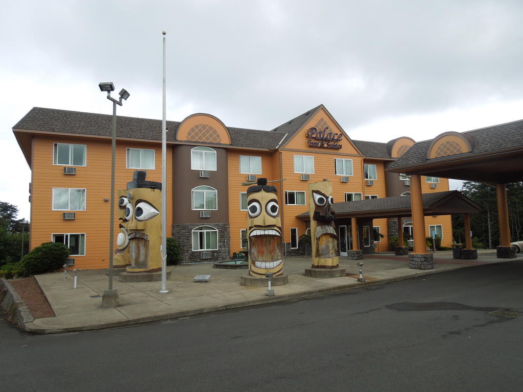 Palace Inn & Suites Lincoln City Exterior photo