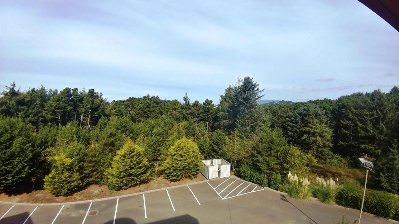 Palace Inn & Suites Lincoln City Exterior photo