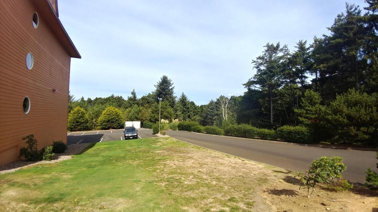 Palace Inn & Suites Lincoln City Exterior photo